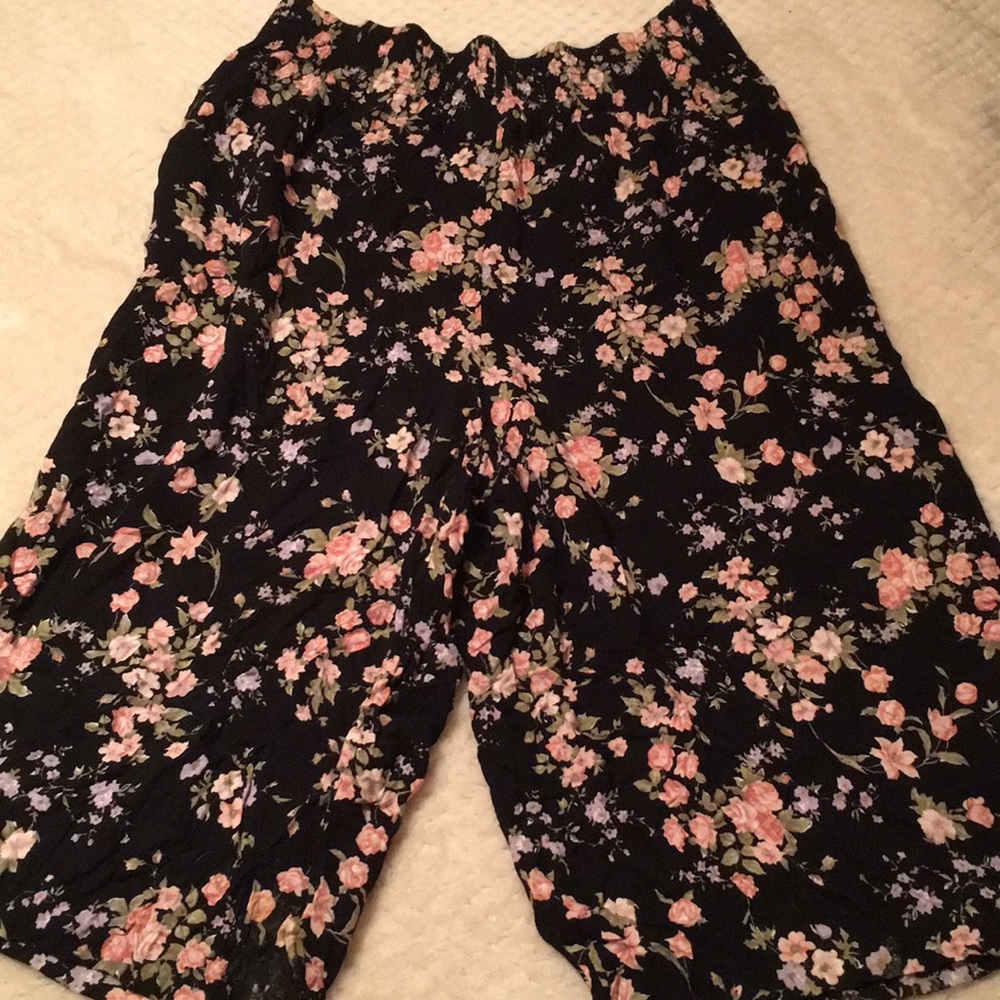 Maggie Lawrence Floral Goucho Pants Size 22/24
